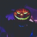 Το πορτοκαλί και το μαύρο κυριαρχούν κάθε Halloween, όμως πίσω από τον χαρακτηριστικό συνδυασμό κρύβονται ιστορία, παραδόσεις και συμβολισμοί.