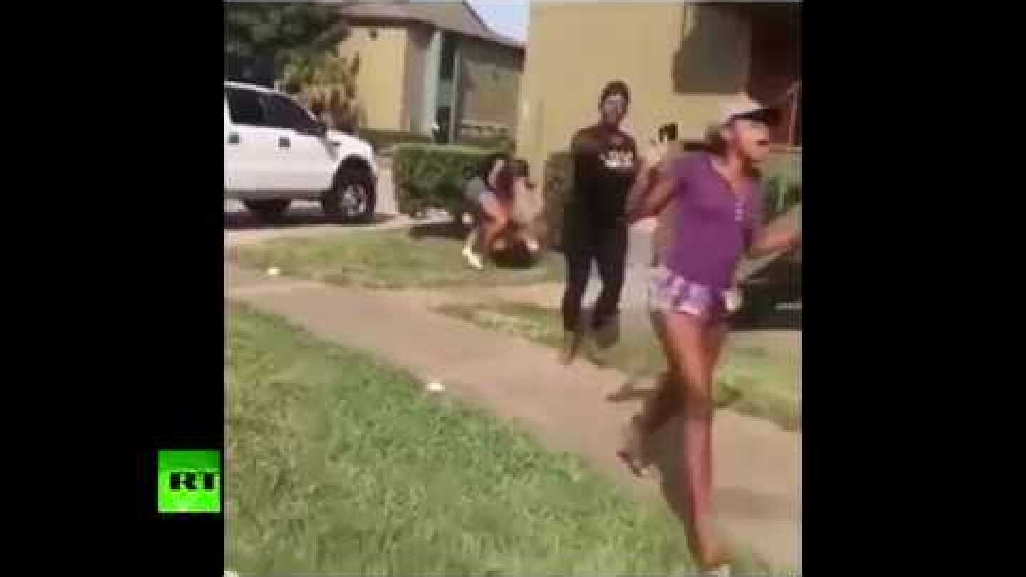 Texas mom pulls ‘gun’ during brutal fight between teen girls