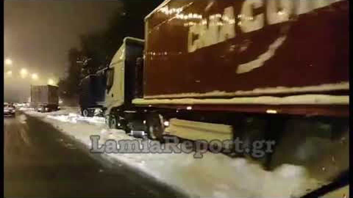 LamiaReport.gr: Νταλίκες στη Μαλακάσα με το χιονιά