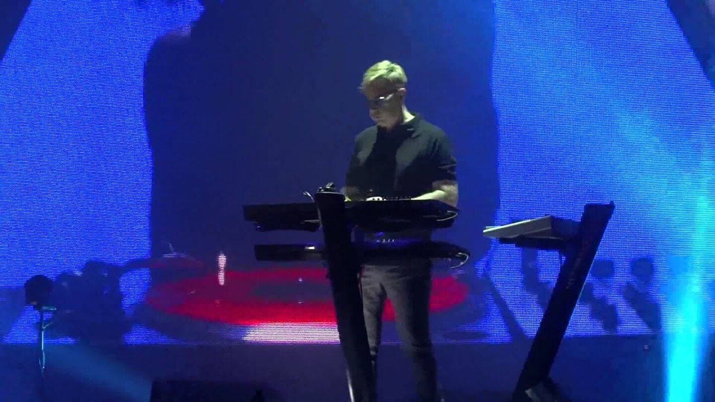 DEPECHE MODE - I Feel You - Andy Fletcher's moves! - O2 Arena, London, May 29, 2013