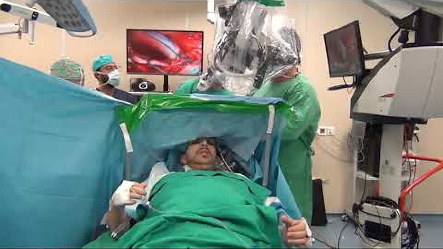 Παίζοντας μπουζούκι κατά τηδιάρκεια χειρουργείου στον εγκέφαλο/playing bouzouki during brain surgery