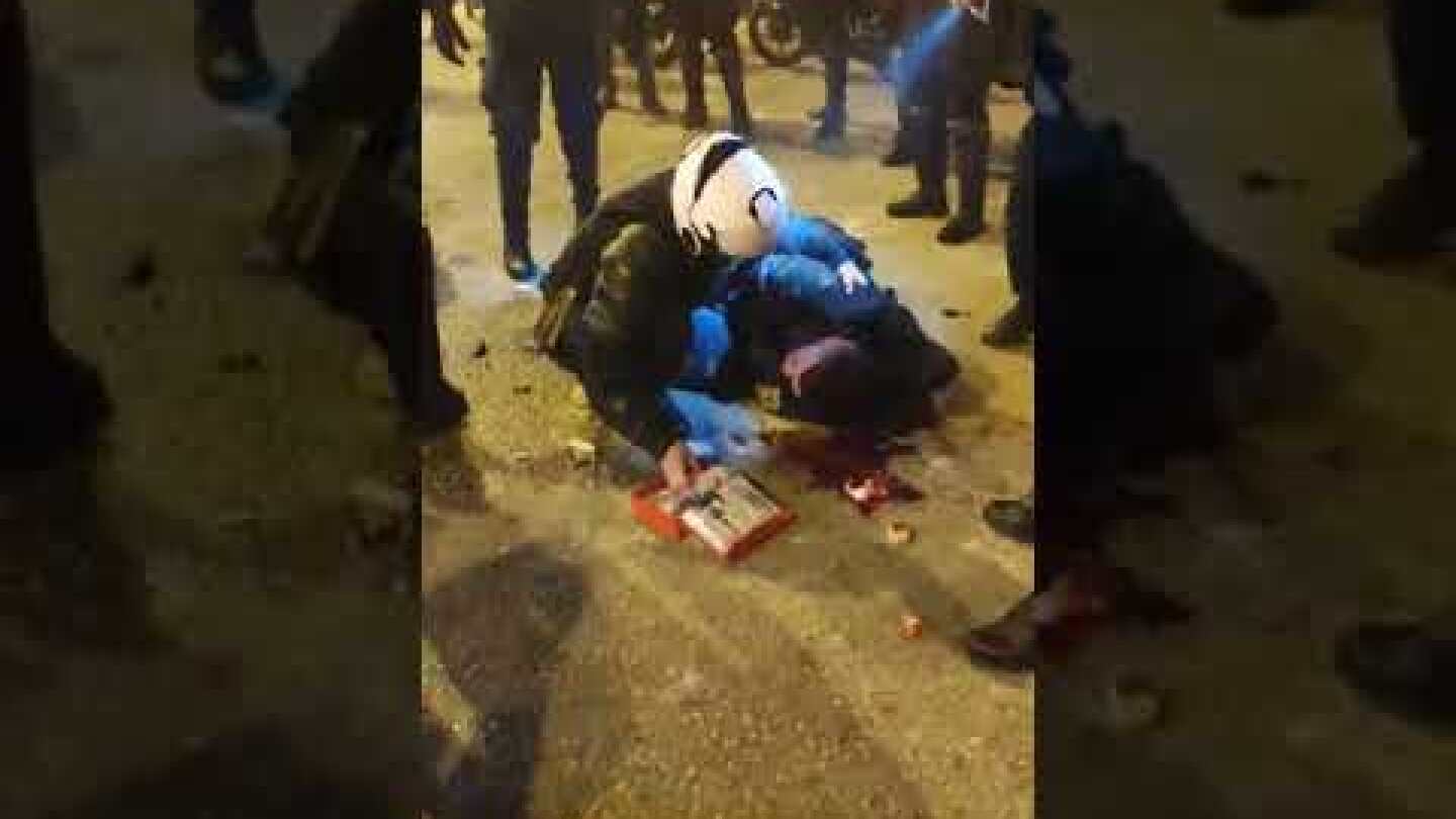 Δείτε βίντεο από τον τραυματισμό του αστυνομικού