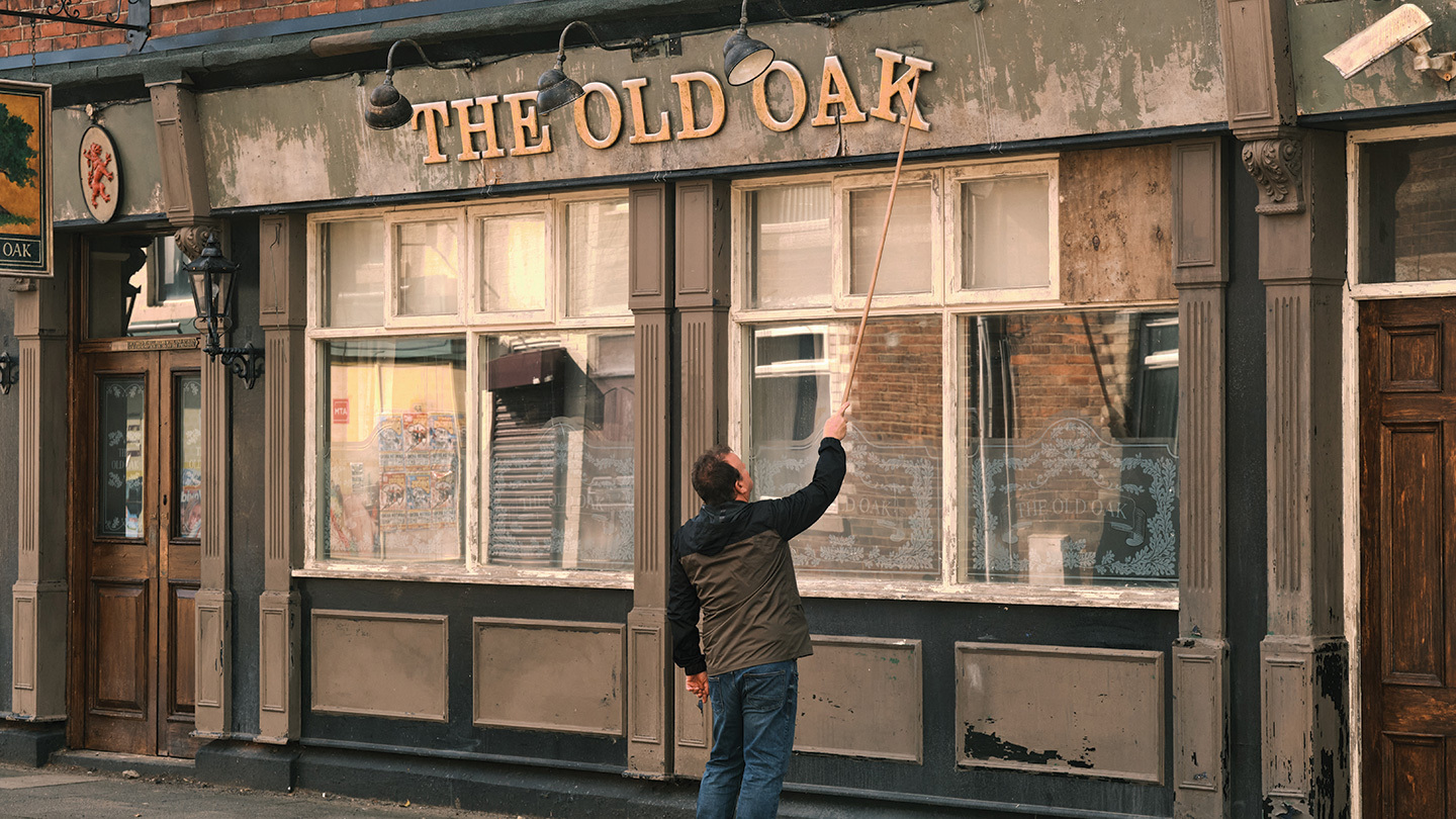 Η ΤΕΛΕΥΤΑΙΑ ΠΑΜΠ (The Old Oak) - Official Trailer