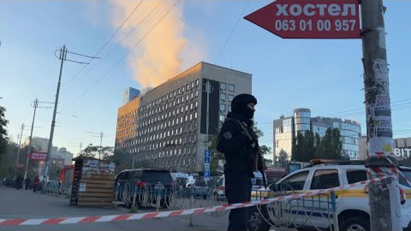 Ukraine: un immeuble endommagé après des explosions dans le centre de Kiev | AFP Images