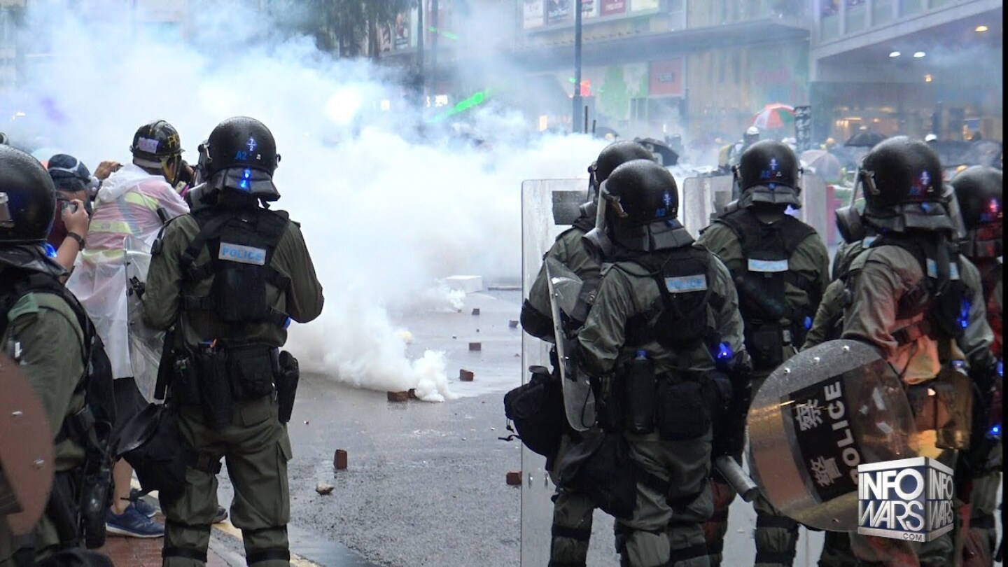 Amazing Footage Of Hong Kong Protesters Defying The HK Police