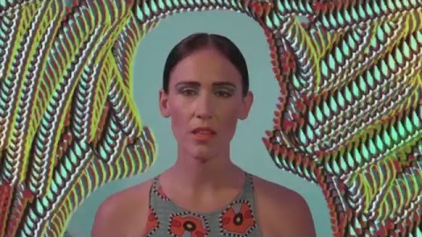 LA CHICA - OASIS (Official Video)