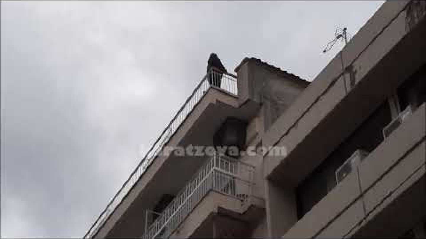 Γιαννιτσά: Απειλεί να αυτοκτονήσει η μητέρα της φοιτήτριας που είχε πηδήξει από μπαλκόνι