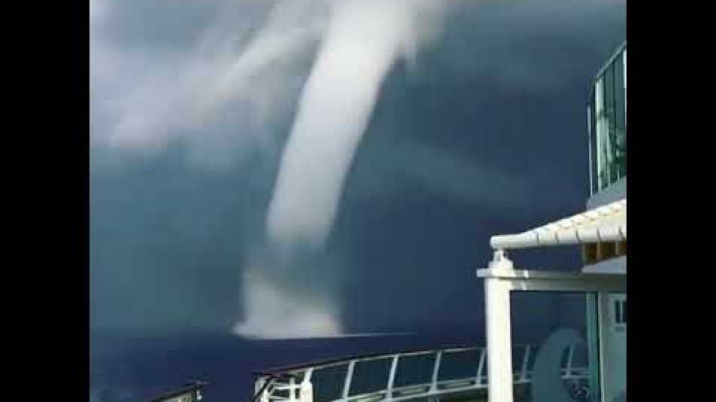 Μεγάλος υδροστρόβιλος στη Σαντορίνη