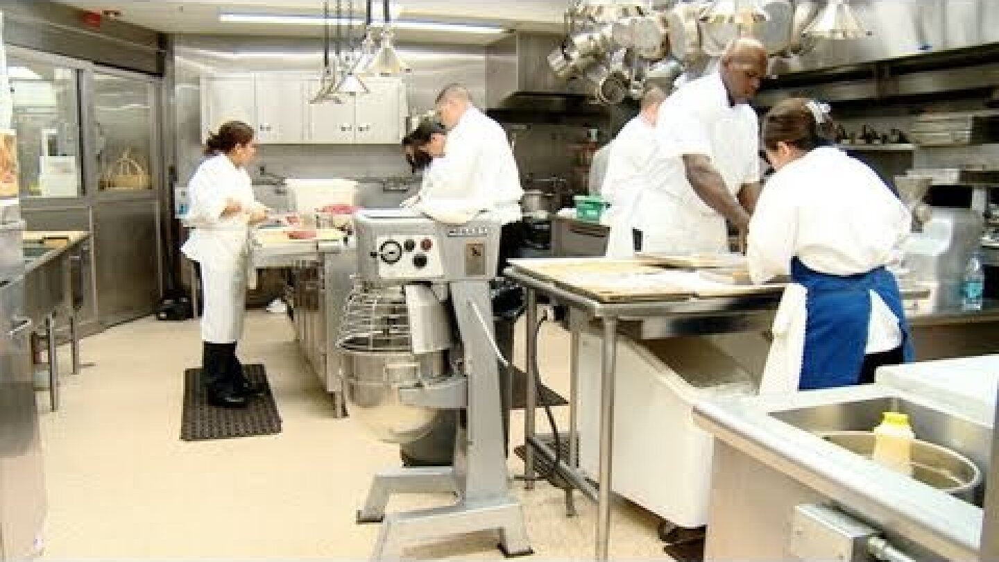 Preparing The German State Dinner