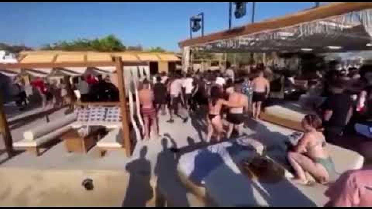 Άγριο ξύλο σε μπαρ της Μυκόνου