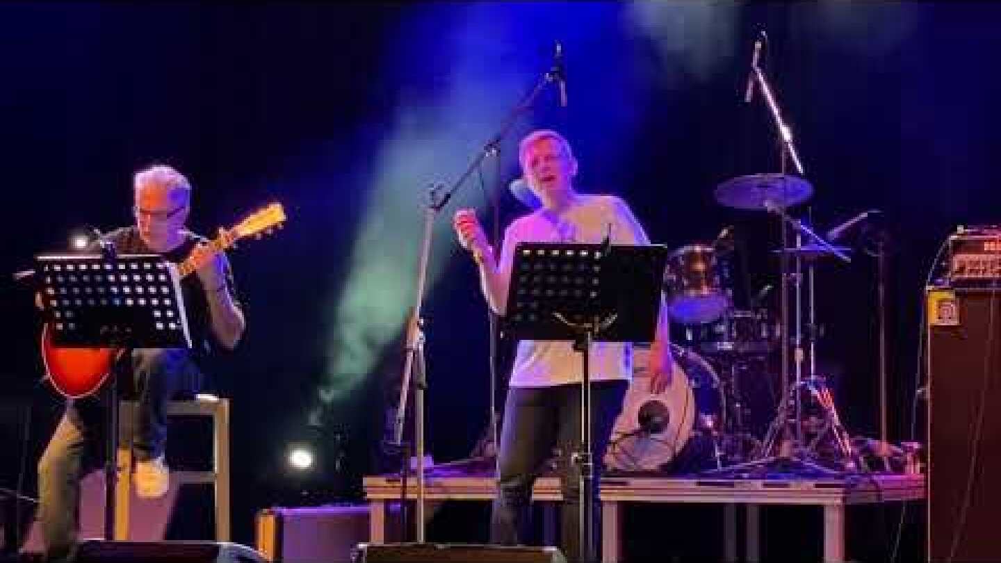 Ο πατέρας της Φραντζέσκας Μπεζα τραγουδάει το τραγούδι της - Μύλος