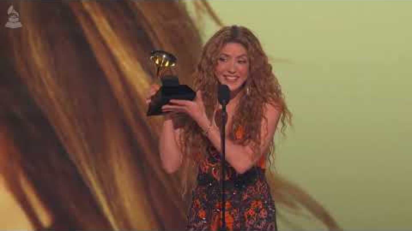 SHAKIRA Wins BEST LATIN POP ALBUM For 'LAS MUJERES YA NO LLORAN' | 2025 GRAMMYs Acceptance Speech