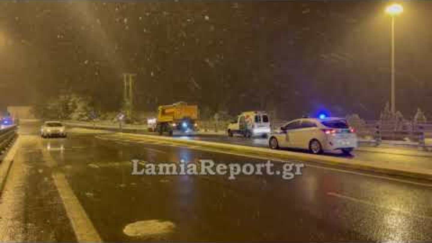 LamiaReport.gr: Χιονίζει στην εθνική οδό στο Μαρτινο