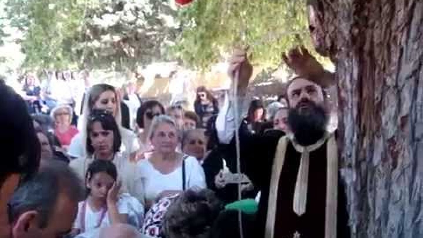 Άντληση του Αίματος του Αγίου Νικολάου του εν Βουνένοις