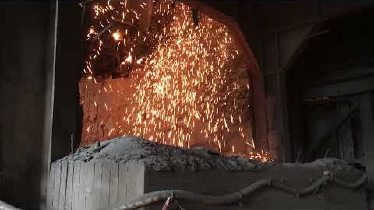 Η Athens Voice περνά το κατώφλι της ΛΑΡΚΟ IV