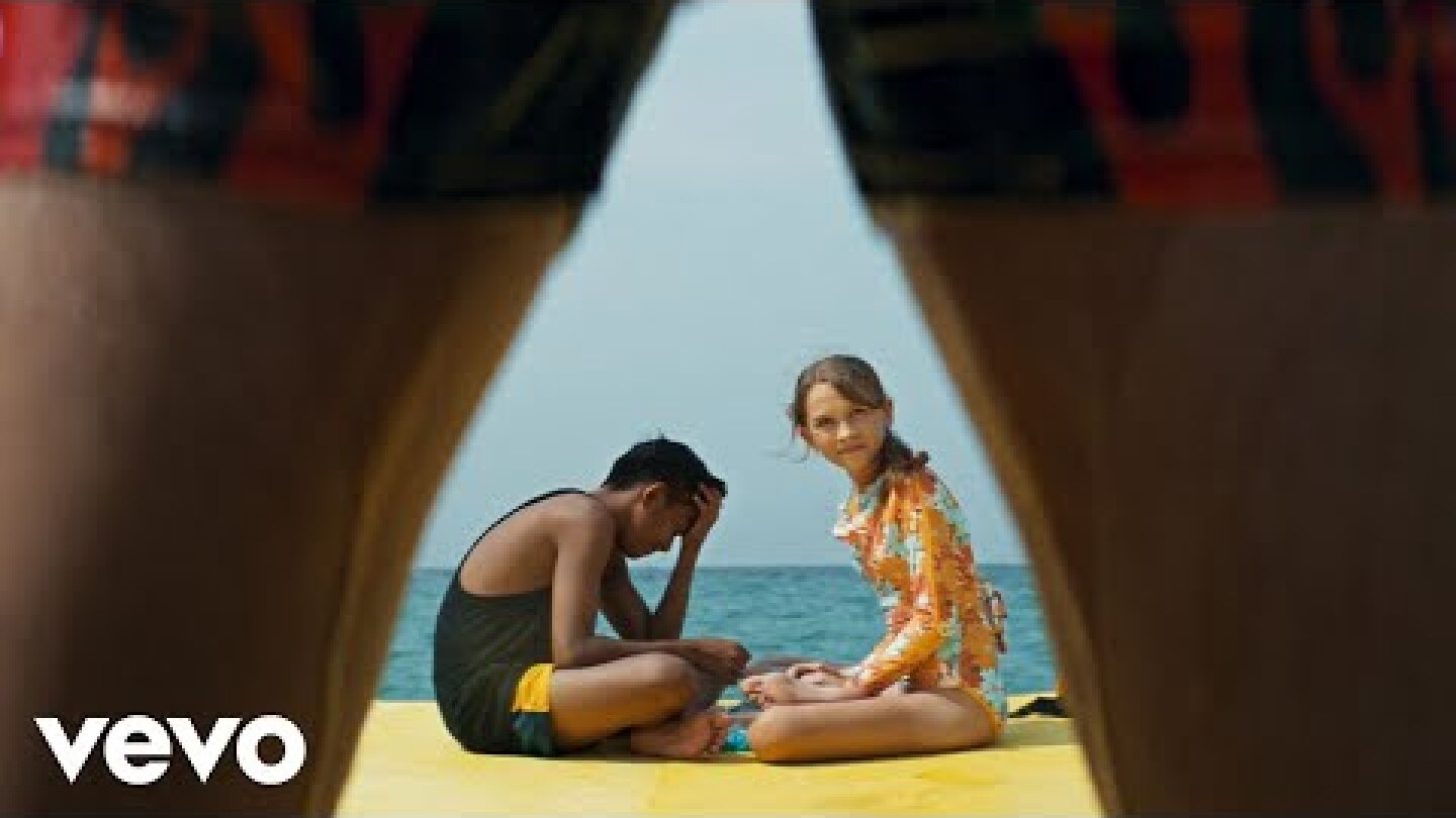 Khruangbin - A Love International (Official Video)