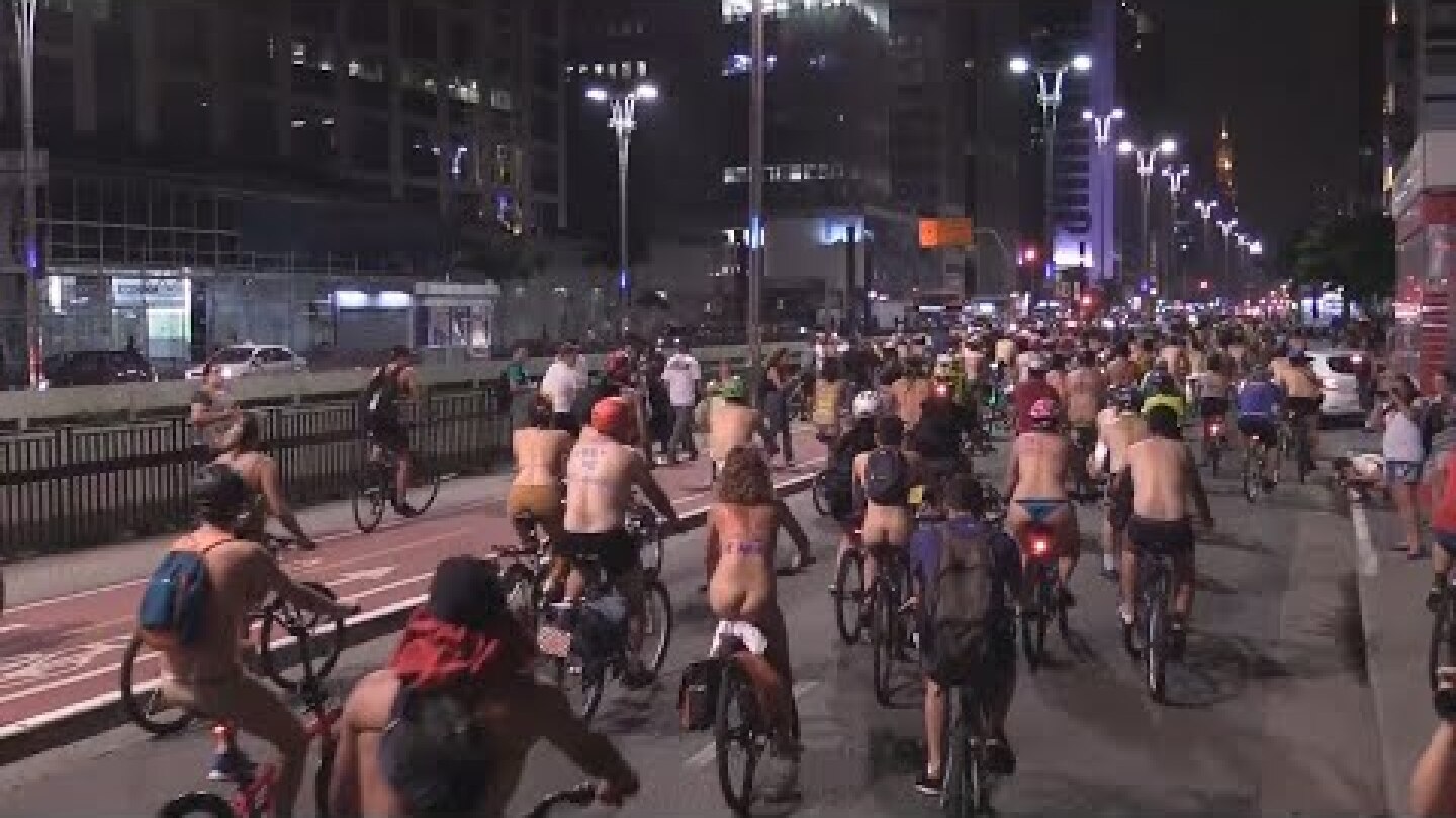 "Mais amor, menos motor", ciclistas tiram a roupa por segurança em SP