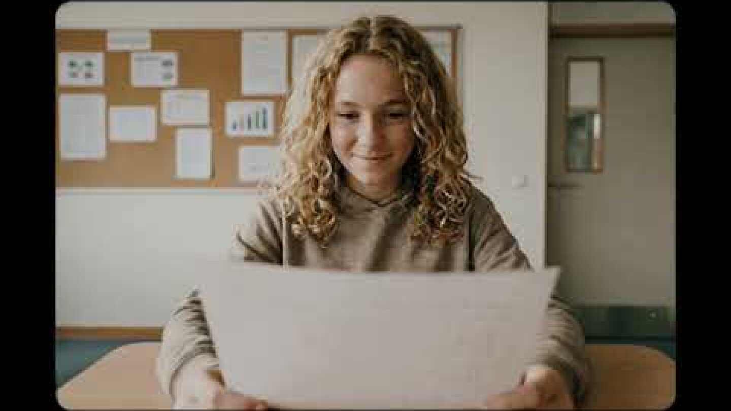 Fnac España estrena el spot 'El Contrato' en su campaña 'Menos Smart'