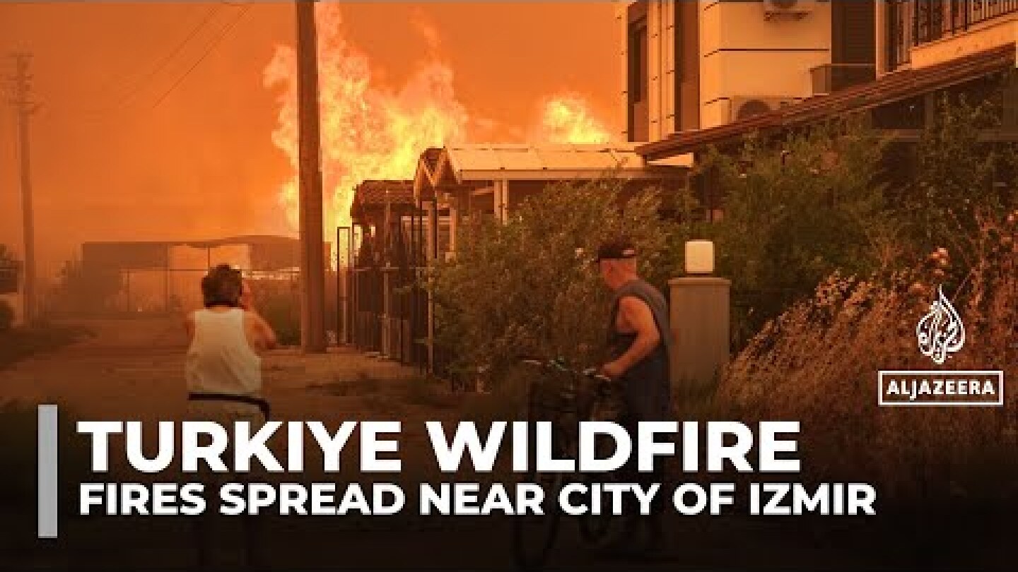Wildfires threaten popular tourist towns near Turkiye's Izmir, forcing mass evacuations