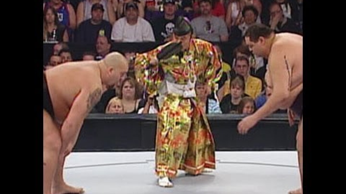 Big Show attempts to overpower sumo champion Akebono at