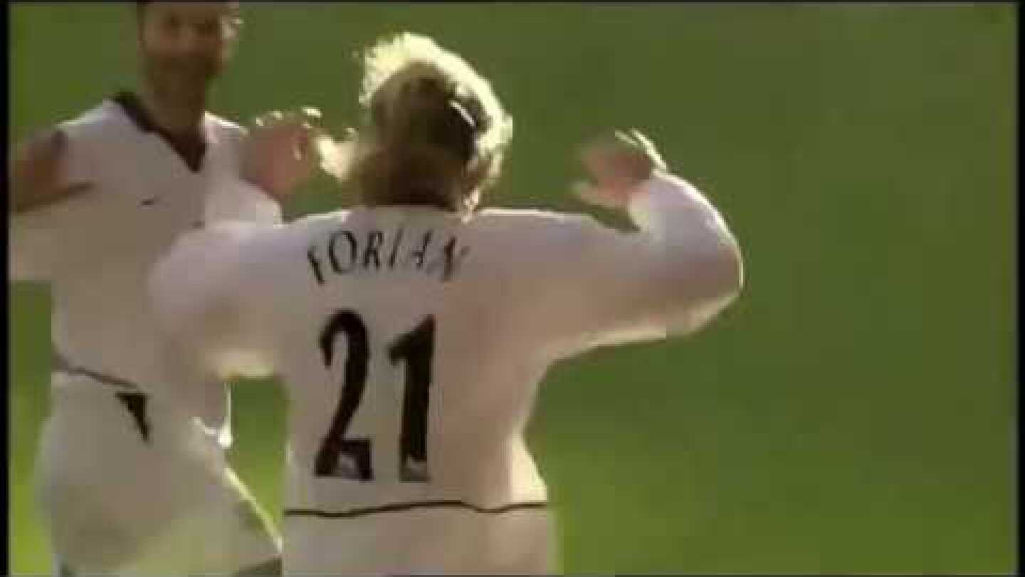 Diego Forlan's 🇺🇾 2 goals vs. Liverpool 🏴󠁧󠁢󠁥󠁮󠁧󠁿 at Anfield