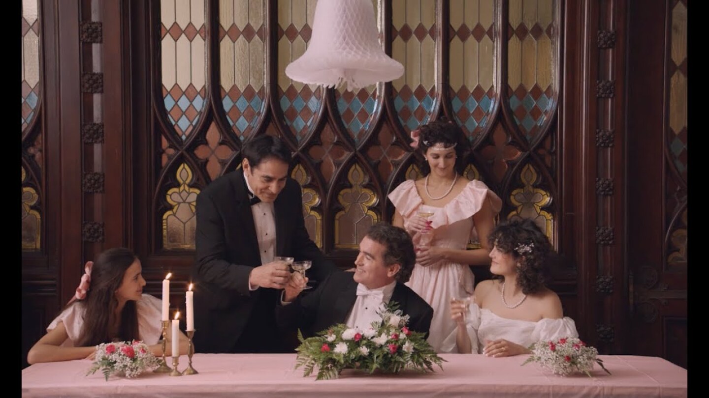 Ο ΚΑΘΕΔΡΙΚΟΣ - THE CATHEDRAL (Greek trailer)