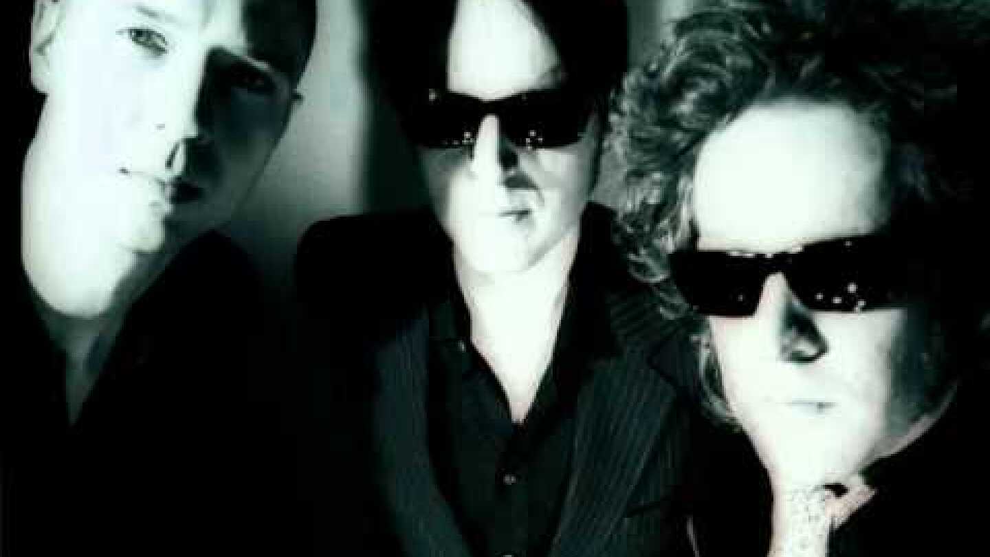 Madrugada - Hold on to you (HQ)