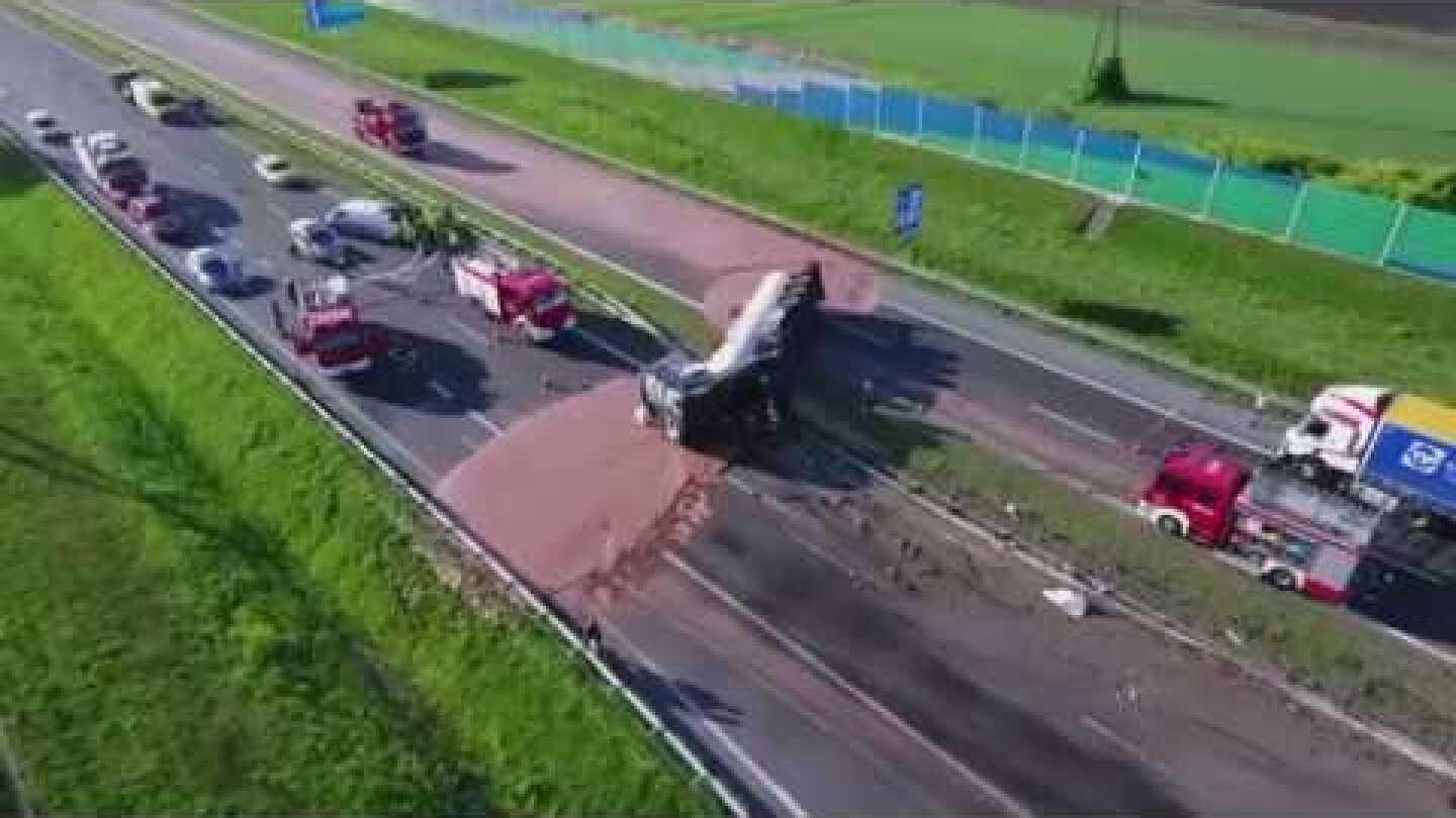 Video Extra: Truck crash in Poland spills tons of chocolate