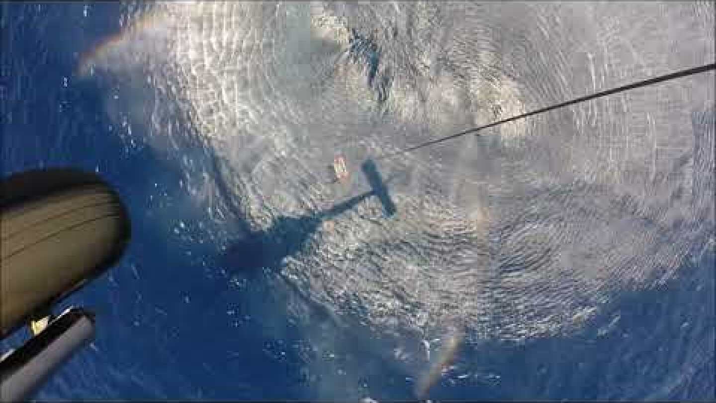 Εντοπισμός και διάσωση ναυαγού από φουσκωτή λέμβο με ελικόπτερο του Πολεμικού Ναυτικού