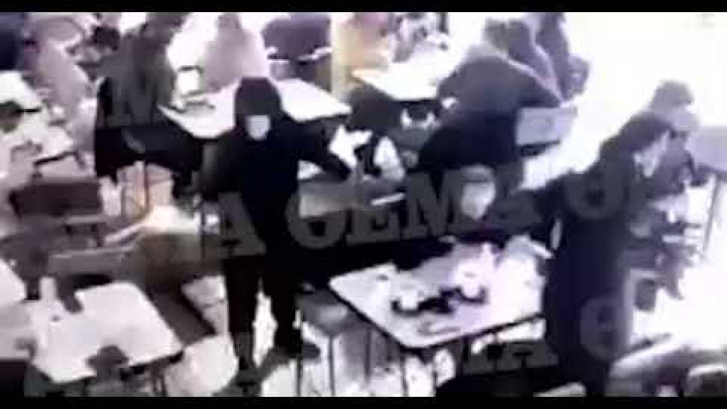 Καρέ καρέ η στιγμή που ο μασκοφόρος πιστολέρο ανοίγει πυρ στο μπαρ στη Νέα Σμύρνη