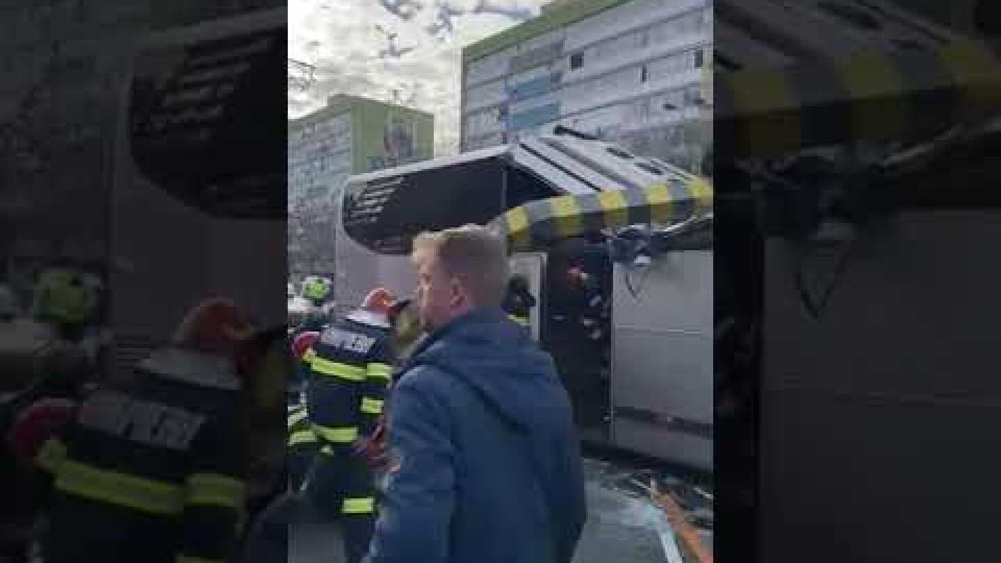 Accident grav la Pasajul Unirii din Capitală. Patru pasageri sunt încarcerați.