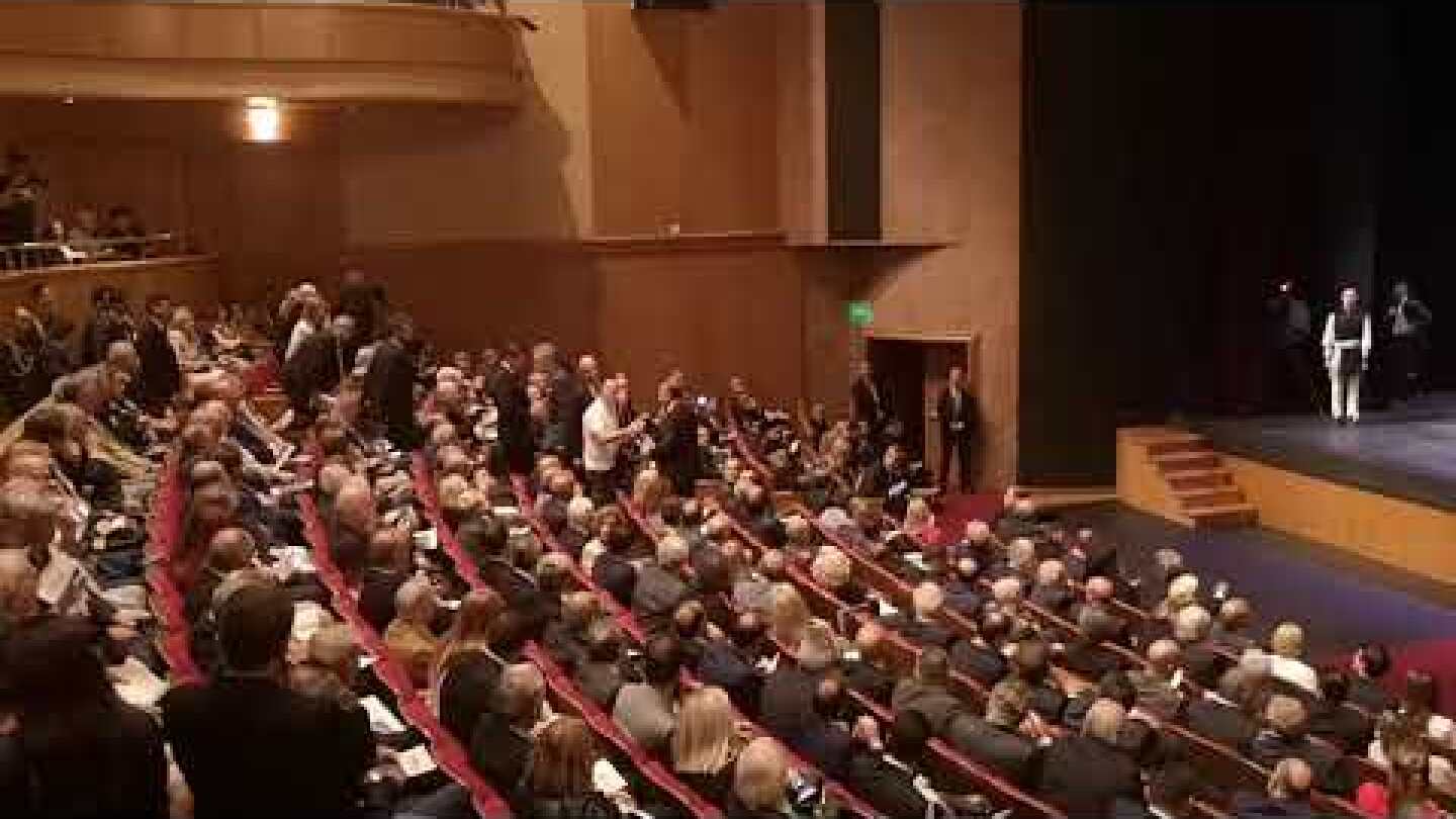 Ένταση στη βράβευση Παυλόπουλου στην ΕΜΣ