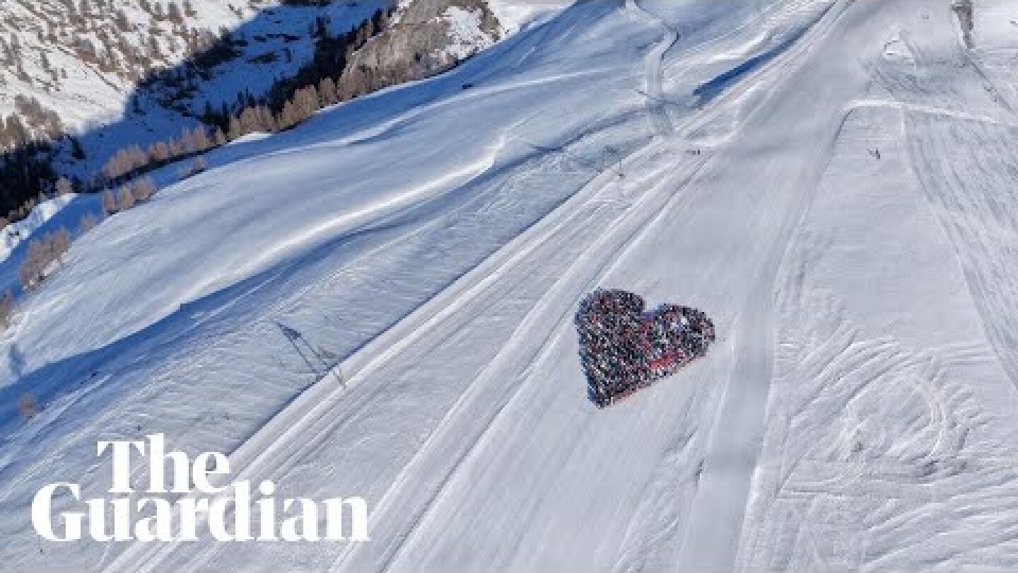 Skiers pay tribute to Crans-Montana fire victims