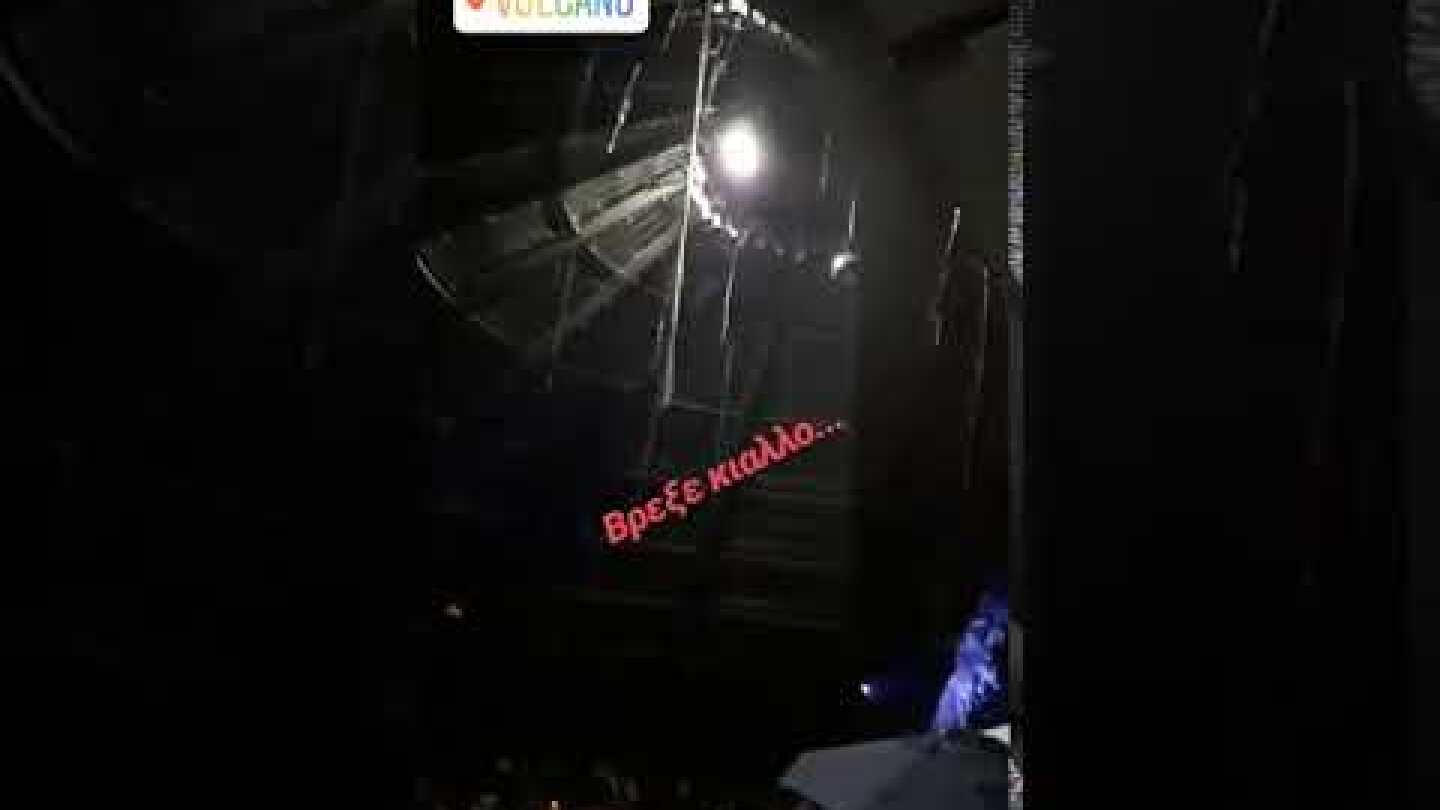 Τραγούδι υπό βροχή για την Πάολα