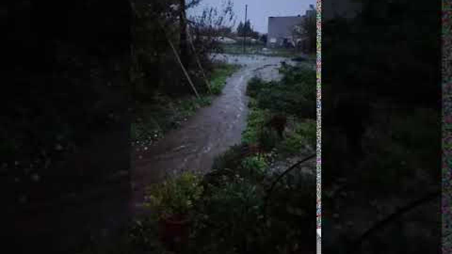 Περιγιάλι Καβάλας υπερχείλισε ρέμα