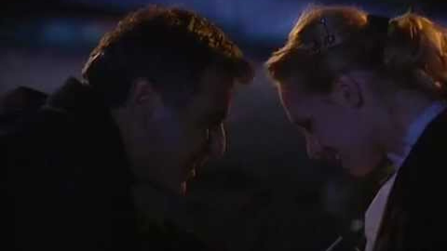 Δύο Ξένοι      -  Σ' αγαπώ, μ' ακούς;