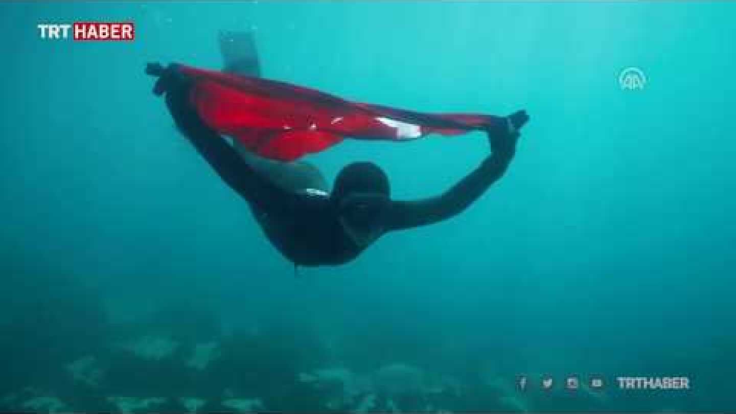 Milli sporcu Şahika Ercümen'den Antarktika'da tarihi dalış