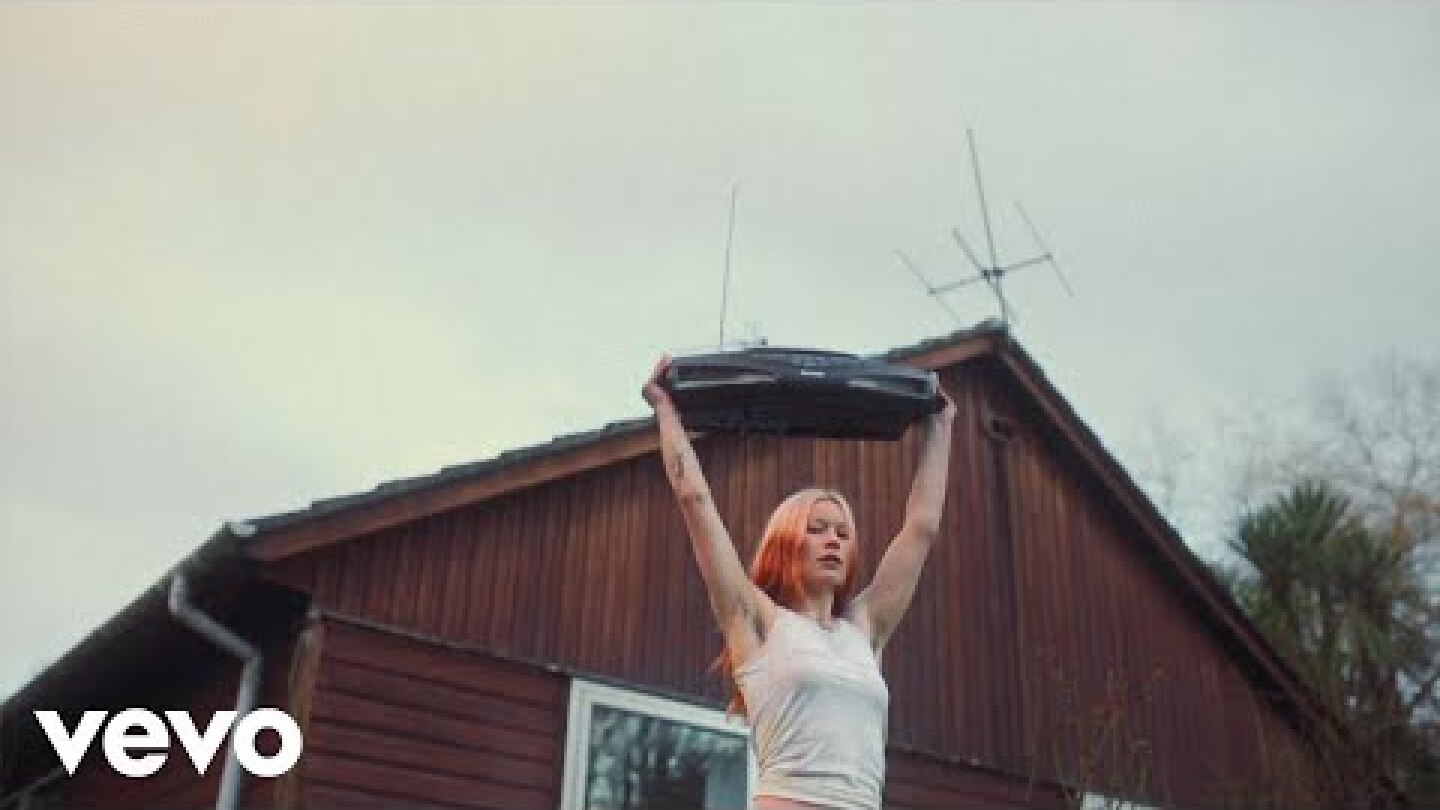 Wet Leg - catch these fists (Official Video)