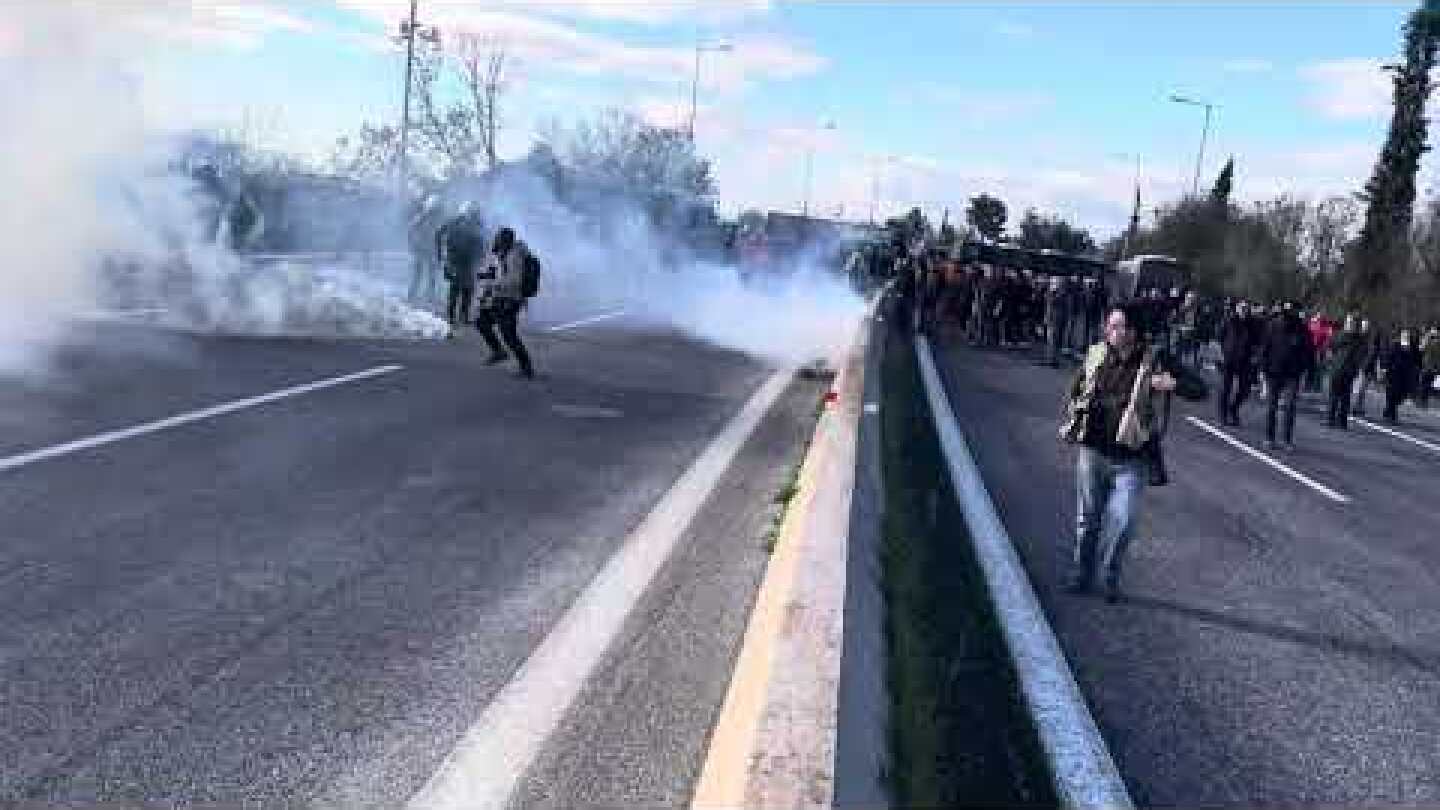 Μεγάλες συγκρούσεις μεταξύ αγροτών και αστυνομίας - Εκτεταμένη ρήξη χημικών 