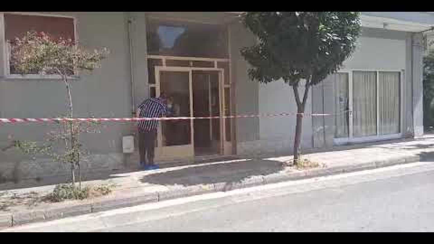 Βόλος: Η Σήμανση στην πολυκατοικία της οδού Κωνσταντά για τα στοιχεία του εγκλήματος
