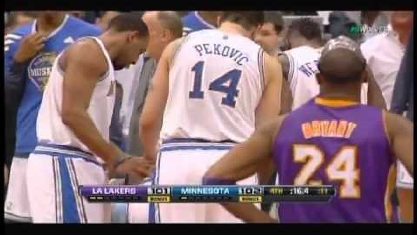 Ricky Rubio suffers knee injury defending Kobe Bryant, helped off court Lakers at Timberwolves