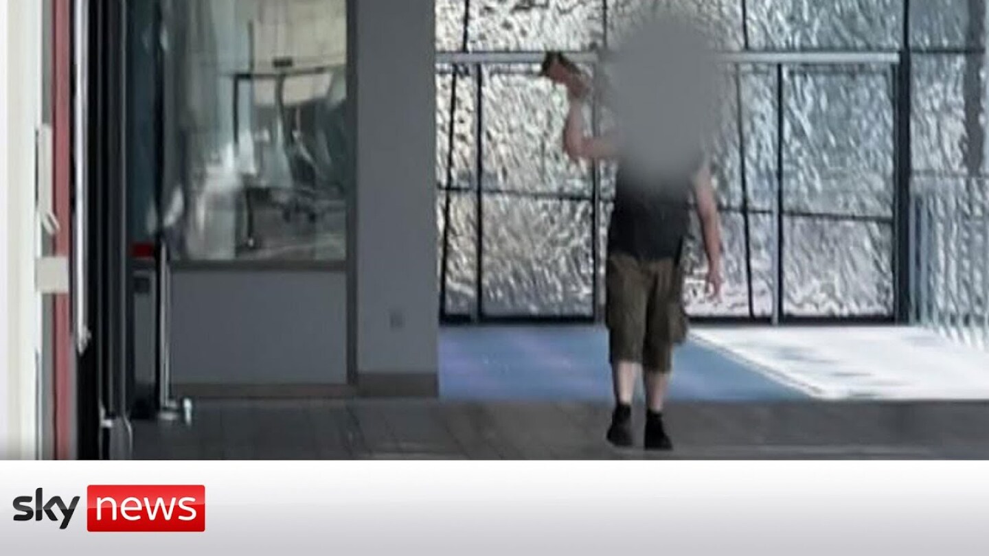 Gunman kills three people in Copenhagen shopping centre