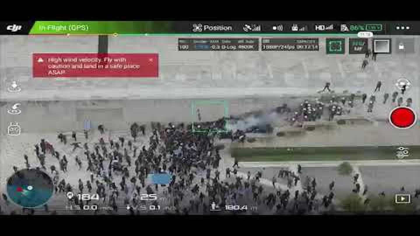 video με μία από τις δεκάδες οργανωμένες επιθέσεις που δέχτηκαν οι αστυνομικές δυνάμεις