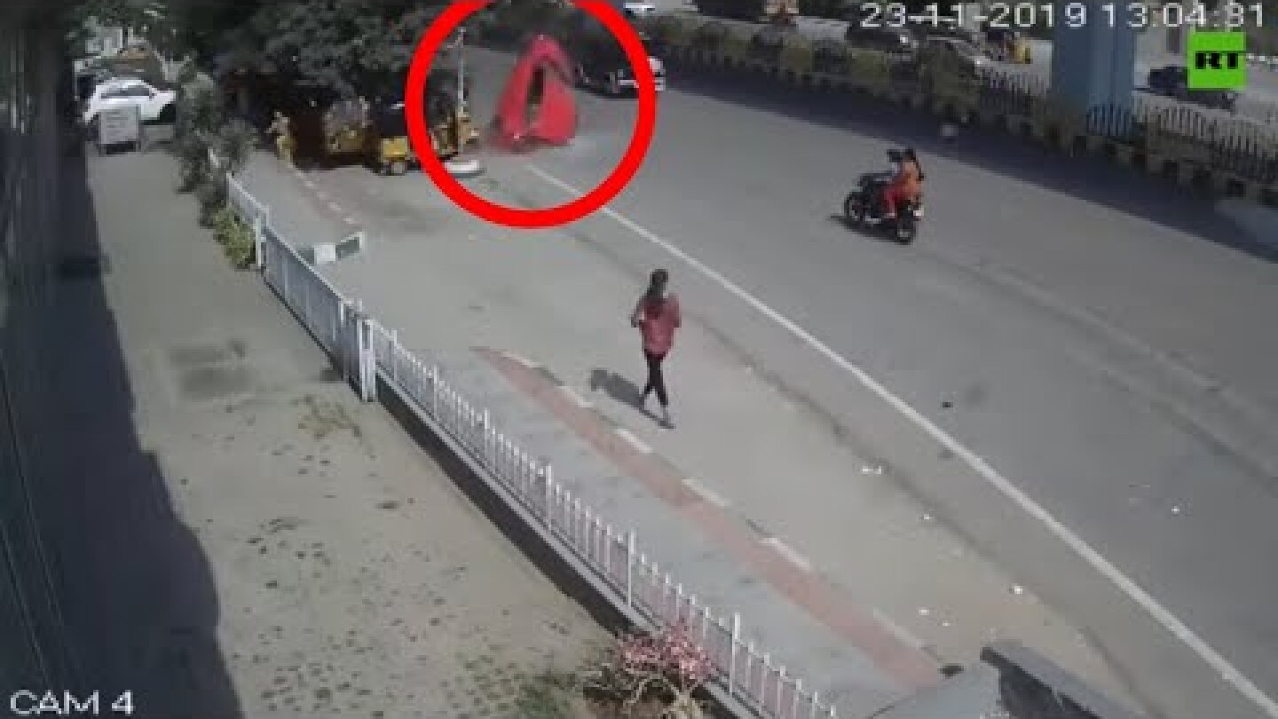 DISTURBING: Moment car flies off overpass & crashes onto street below in India, killing 1