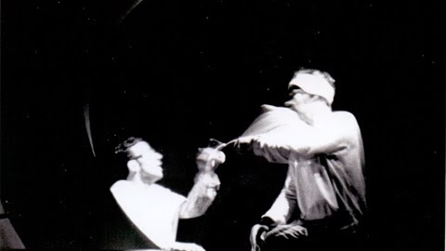 "Δύο Θεοί" - Παράσταση