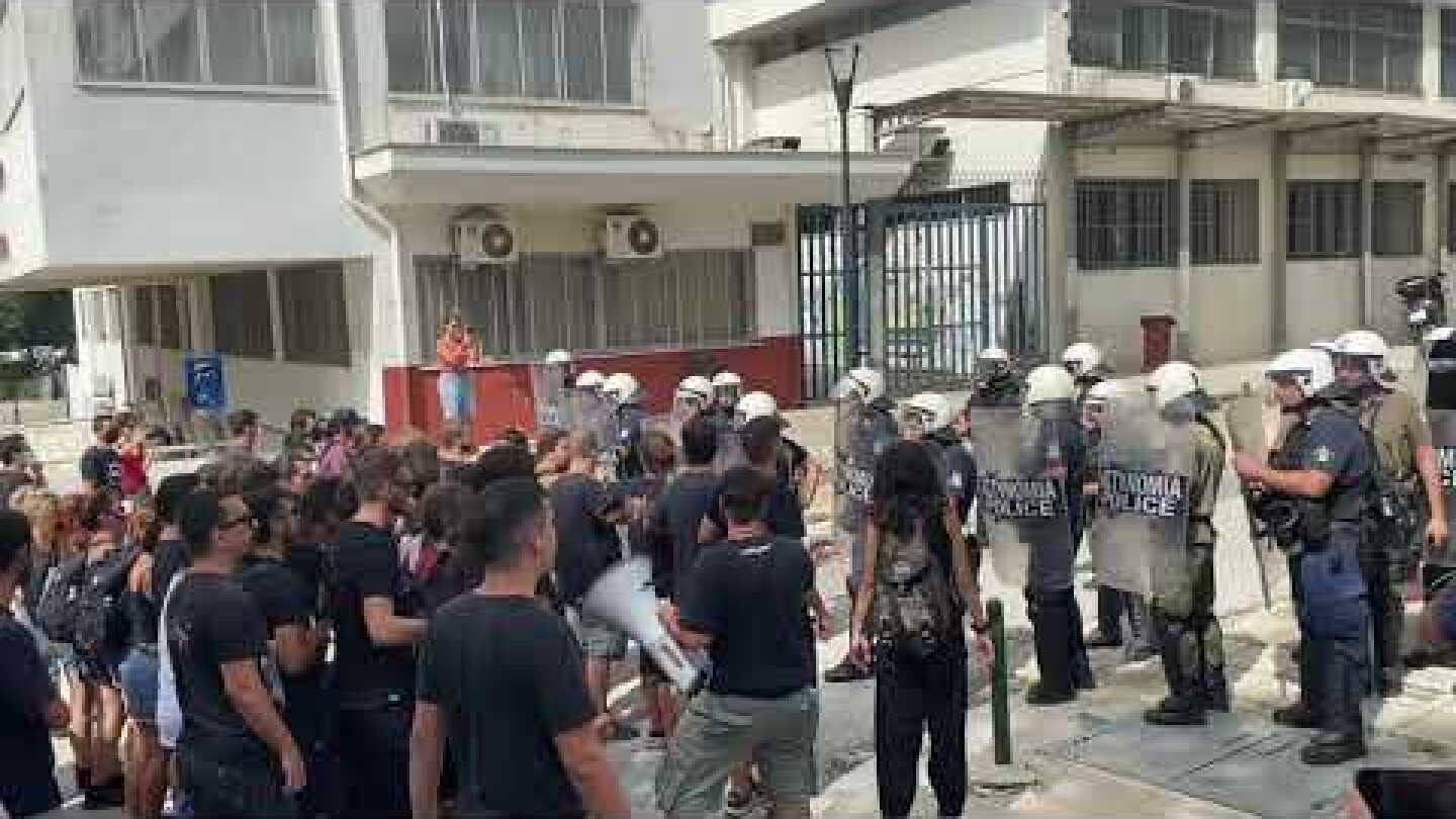 Πέταξαν αβγά στην πανεπιστημιακή αστυνομία