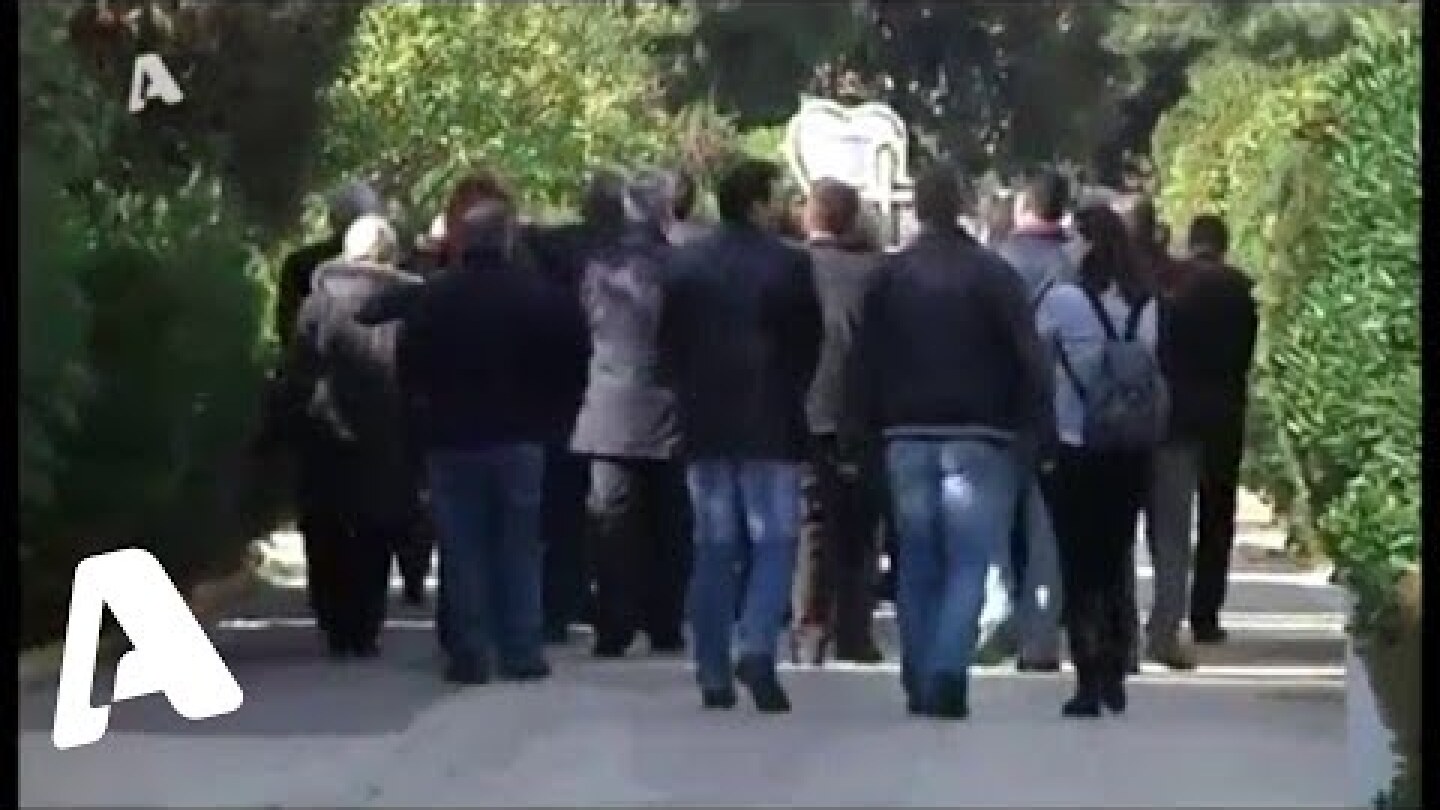 Ρεπορτάζ Φως Στο Τούνελ | Στην κηδεία του Κώστα Πολύζου