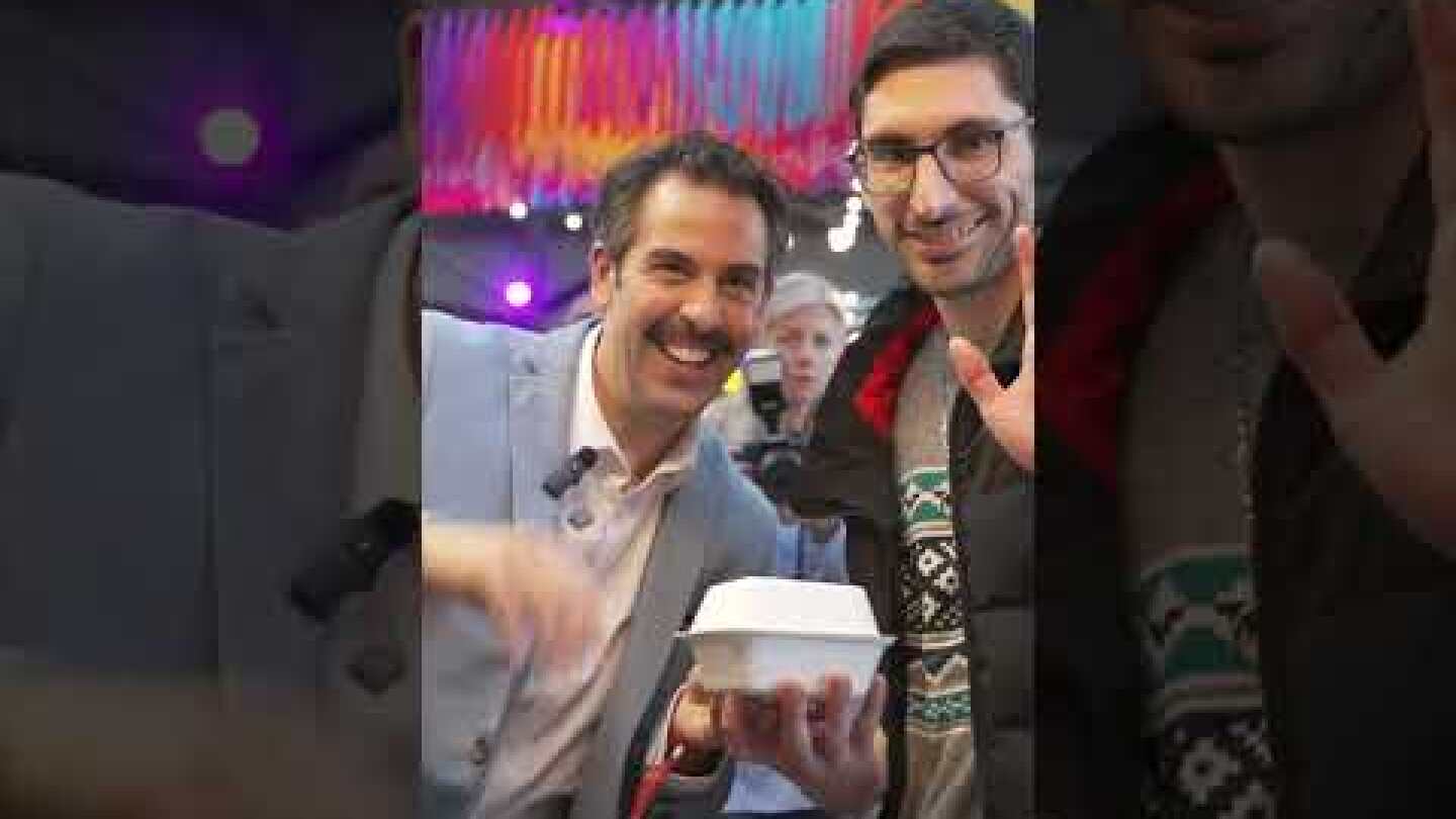 Ο Μάκης του Eurojackpot εισβάλλει στο Athens Street Food Festival 🍔🔥