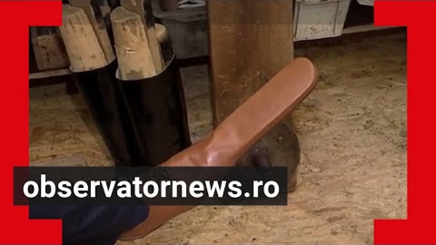 Pantofi pentru distanțare socială, inventați de un cizmar cu tradiţie din Cluj