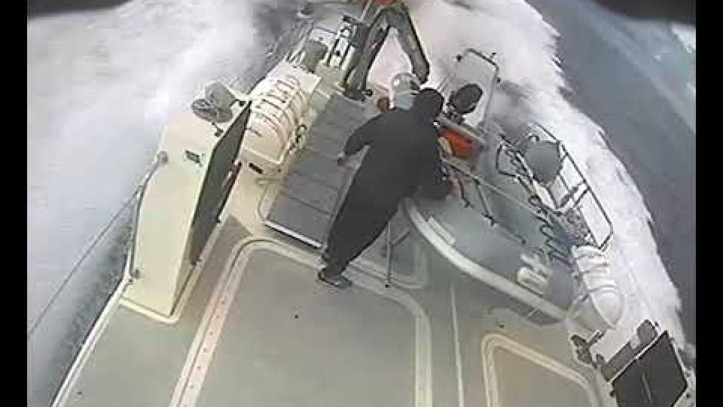 iefimerida: Τούρκοι παρενοχλούν ελληνικό σκάφος στη Λέσβο